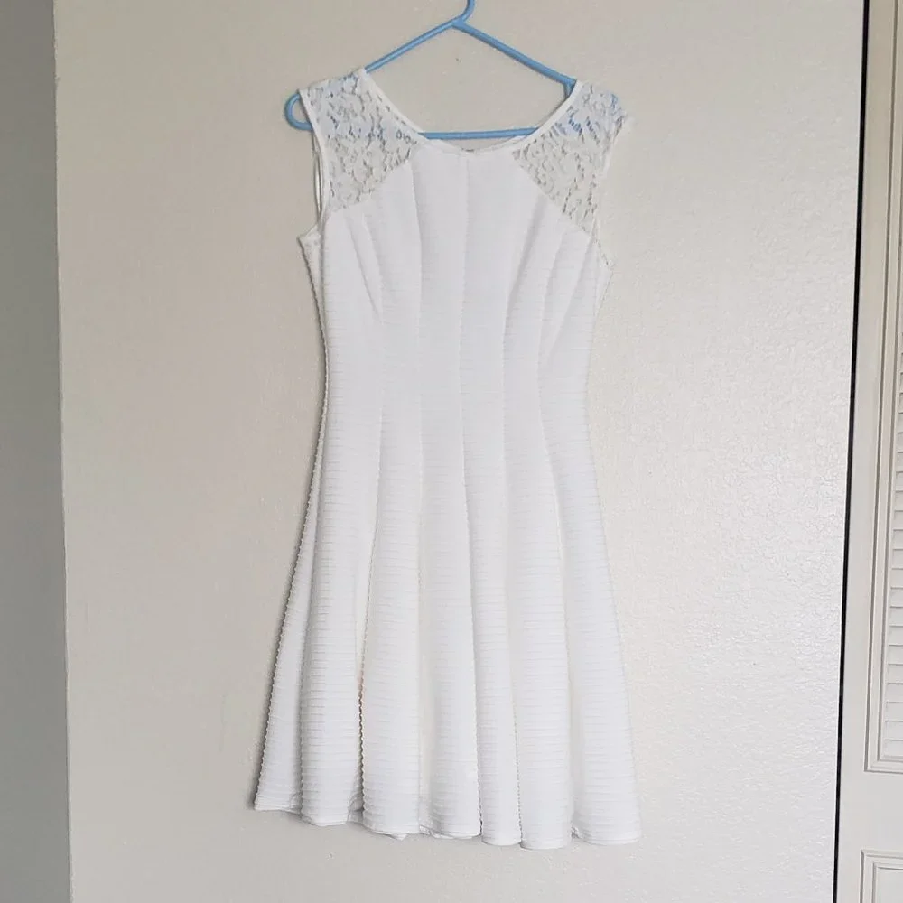 Danny and Nicole white dress size 6 - Picture 1 of 5